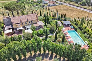 Activities, Amenities, Building Exterior, Garden, Hot Tub, Main Entrance, Pool, Spring, Summer