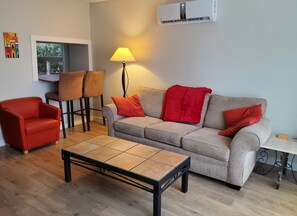 Breakfast Nook / Eating Area