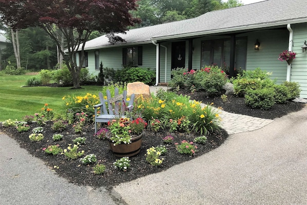 Coastal chic ranch home rental in Ogunquit