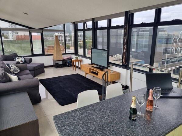 Vacation - Rental- Penthouse- Apt- Wollongong11