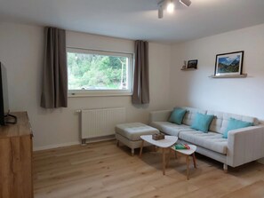 Ferienwohnung 4, 70qm mit Balkon-Wohnzimmer