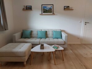 Ferienwohnung 4, 70qm mit Balkon-Sofa