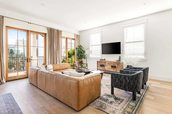 Welcome to your downtown Charleston rental! Explore all things downtown by foot!