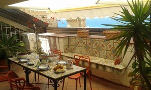 Outdoor dining
