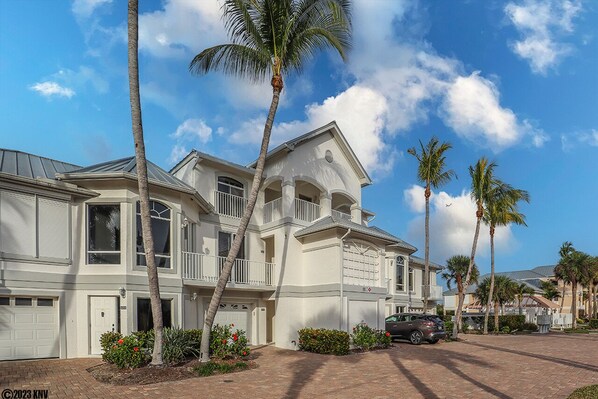 The Fabulous Ostego Bay Townhouse 221-2