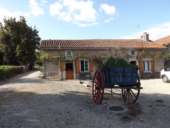 Gravel garden and exterior of property