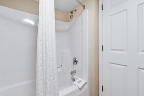 bath tub at Kelleys