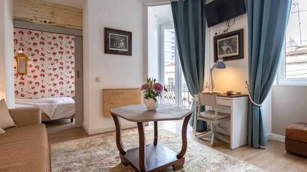 A comfortable area, with a natural light that brights up the colors of the room #relax #comfort #lisbon #pt #portugal