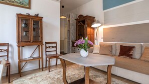 Located near the river and some important museums like the MAAT, this apartment has everything to make your stay a delight #bedroom #relax #lisbon #pt #portugal