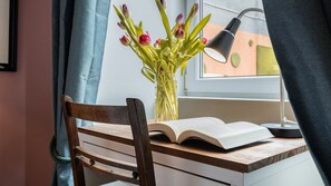 Some classic decoration, bright colors and attention to detail that compose this amazing apartment #decor #lisboa #pt #portugal