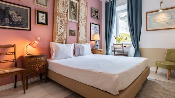 A comfortable area, with a natural light that brights up the colors of the room #relax #comfort #lisbon #pt #portugal