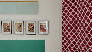 Some classic decoration, bright colors and attention to detail that compose this amazing apartment #decor #lisboa #pt #portugal
