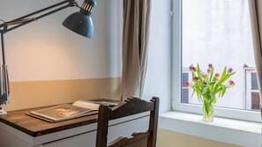 Some classic decoration, bright colors and attention to detail that compose this amazing apartment #decor #lisboa #pt #portugal