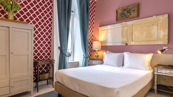 A comfortable area, with a natural light that brights up the colors of the room #relax #comfort #lisbon #pt #portugal