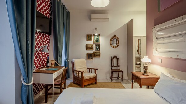 Located near the river and some important museums like the MAAT, this apartment has everything to make your stay a delight #bedroom #relax #lisbon #pt #portugal