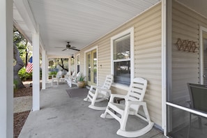 Sea Breeze Cottage Patio