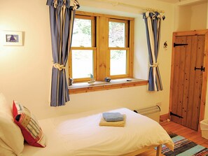 Shore Cottage twin bedded room | Shore Cottage, Nr. Tarbert