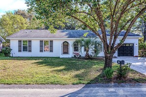 Established tree lined quiet neighborhood, safe for dog friendly long walks!