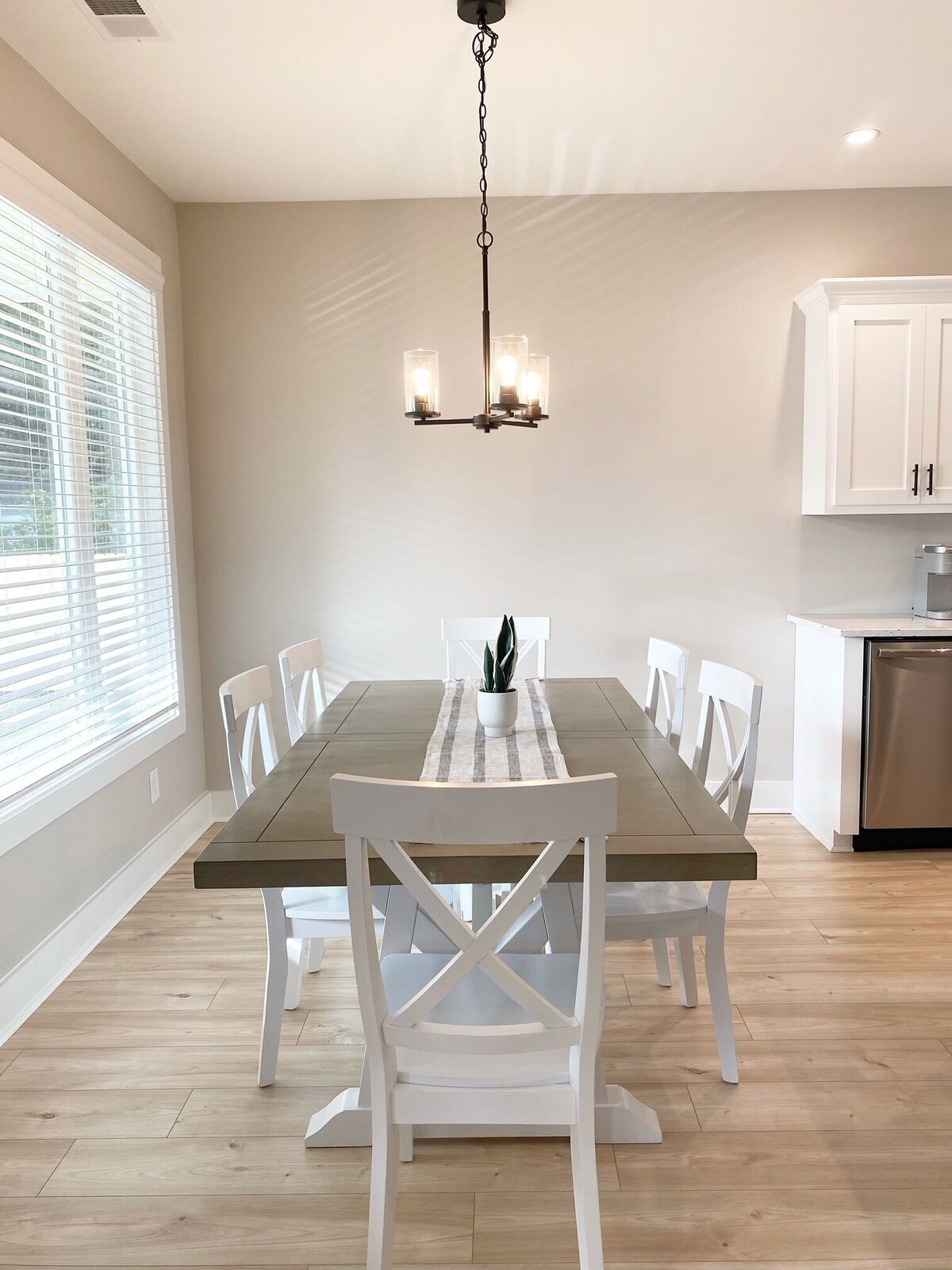 Brand new bungalow in the heart of Murrells Inlet. Pet friendly!