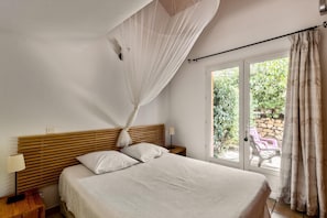 Chambre lit queen size rez de chaussée
