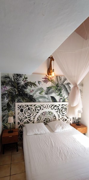 Chambre lit queen size rez de chaussée