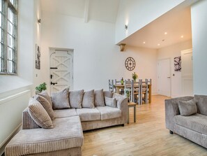 Open plan living space | Old School Retreat, Puddletown