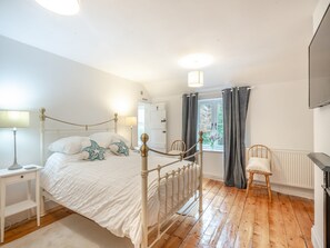 Double bedroom | Hall Cottage, Marsham
