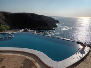 Shared Infinity Pool-Mina Del Angel Complex