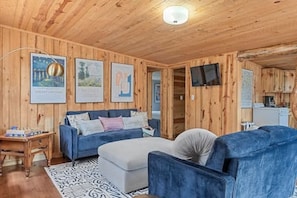 Cozy, modern, stylish cabin in the heart of Black Hills!