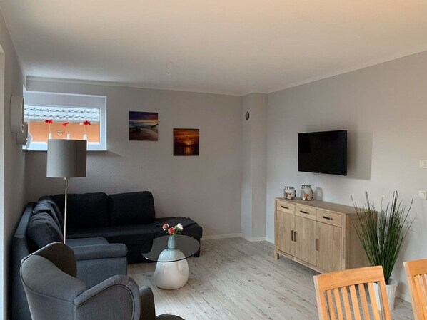 Wohnbereich - Sofa und TV