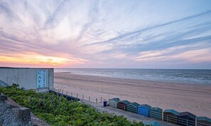 Sanderling is a 2 minute walk from Westbrook Bay and a 10 minute walk into Margate-perfect if you are looking for a seaside getaway