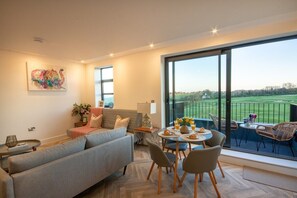 Elegant open-plan living with designer furnishings, where every moment is framed by floor-to-ceiling views of North Foreland Golf Course and the coastal horizon.