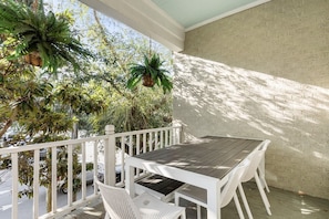 Outdoor balcony with seating/dining space for your group!