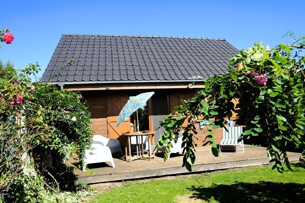 Stugans exteriör [sommar]
