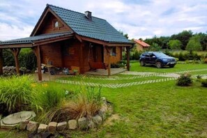 Stugans exteriör [sommar]