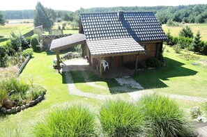 Stugans exteriör [sommar]