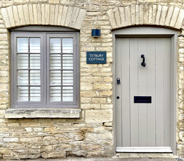 Charming and historic stone cottage in heart of Tetbury