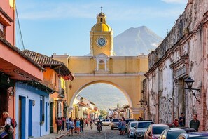 The house is just 4 blocks from calle del arco. 