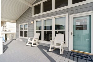 Front deck/front door area