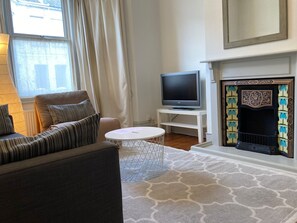 Lounge TV 1