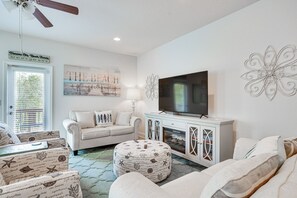 Living Room | Smart TV | Free WiFi | Board Games