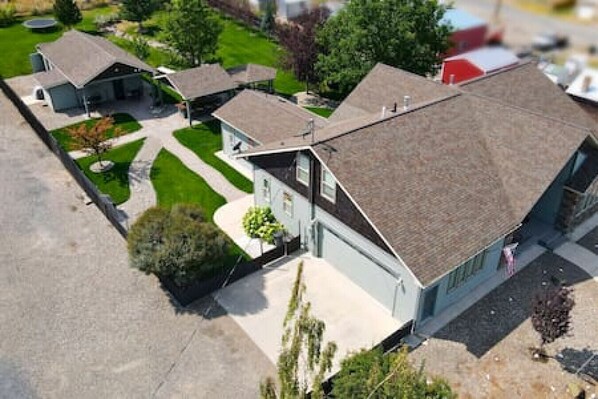 The Wunder Mine Estate, including The Wunder House and Claim Jumper's Cottage