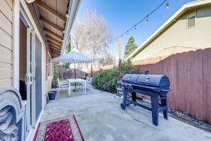 Backyard | Gas/Charcoal Grill