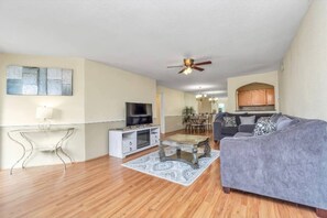 Very spacious common area