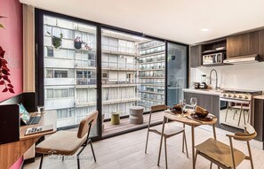 El mobiliario, la decoración y los servicios pueden variar ligeramente.