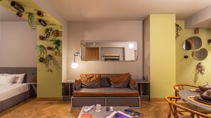 El mobiliario, la decoración y los servicios pueden variar ligeramente.