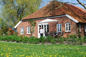 Außenseite Ferienhaus [Sommer]