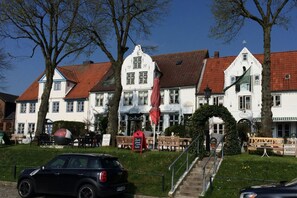 Außenseite Ferienhaus [Sommer]