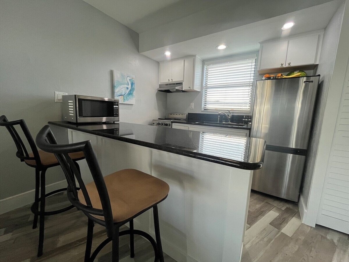 Beautifully remodeled top floor Condo…just what you were looking for !