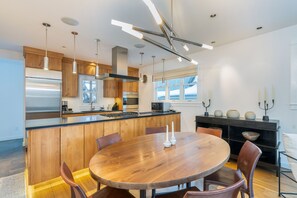 1.3-majestic-oak-telluride-dining-and-kitchen